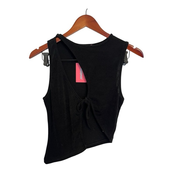 Edikted NWT goldie Assymetric cut out Stylish Black Sleeveless Top size medium - Picture 2 of 7